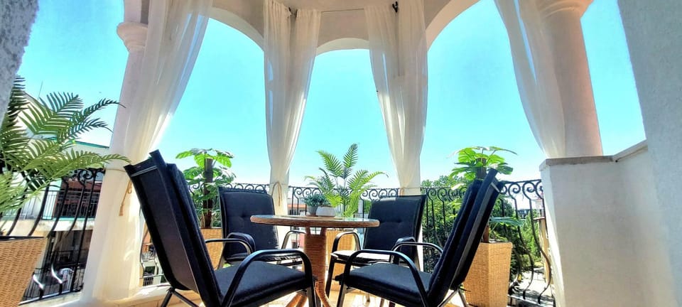 View (from property/room), Balcony/Terrace, Seating area