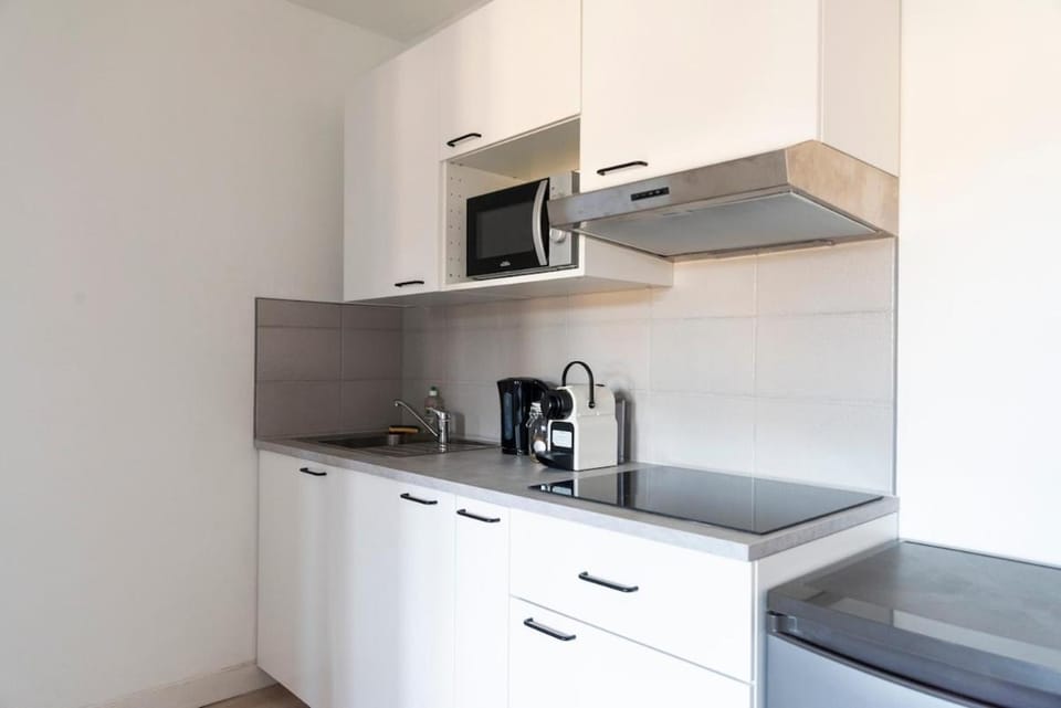 Studio calme côté cour - centre Caen - tram Apartment in Caen