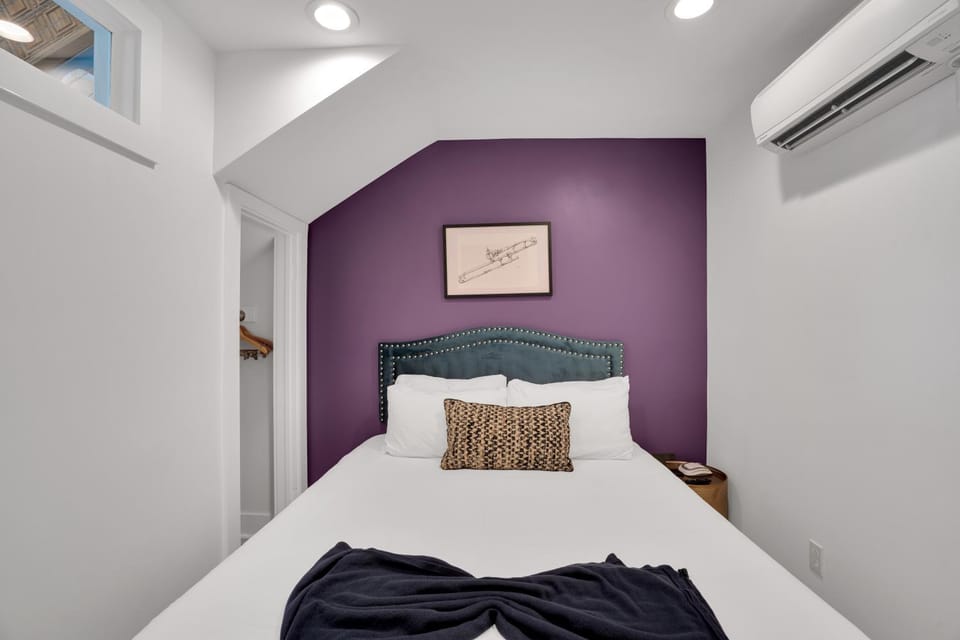 Elegant 2BR Across from French Qtr w Free Parking Hotel in Faubourg Marigny