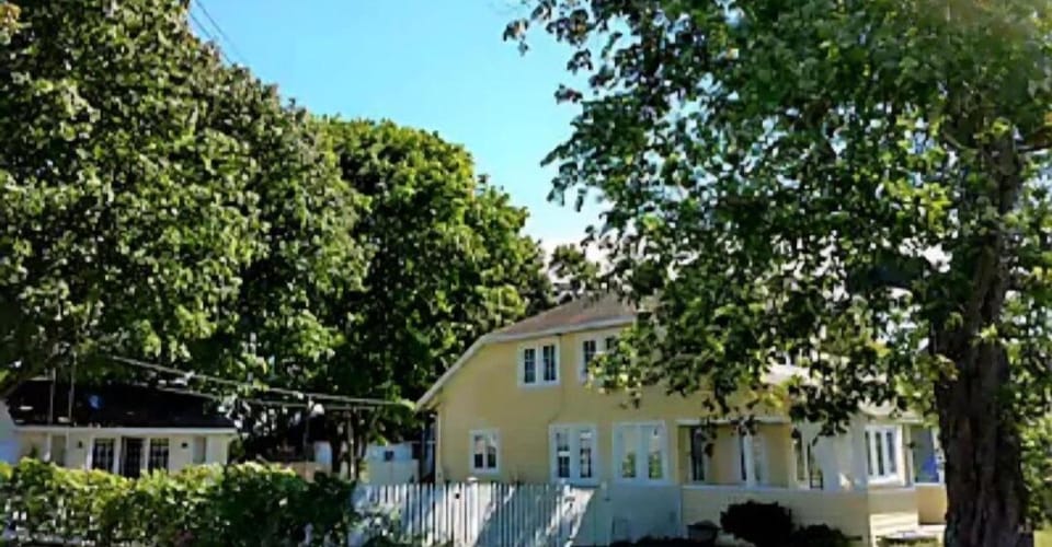 Enchanted Cottage 1 block to beach House in Guilford