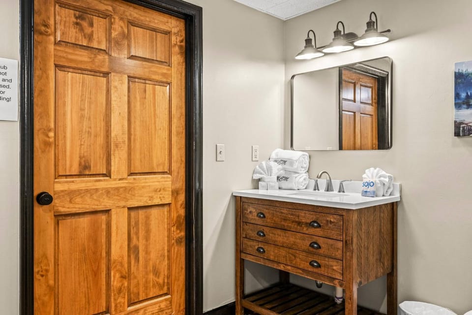 Bed, Game Room, Bathroom, Bedroom
