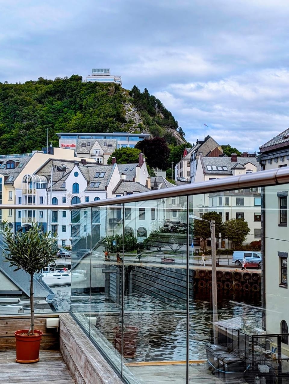 Sea view, terrace & garage in the heart of town Apartment in Norway