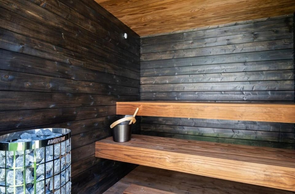 Walk everywhere! Sauna and Jacuzzi Apartment in Sitio de Calahonda