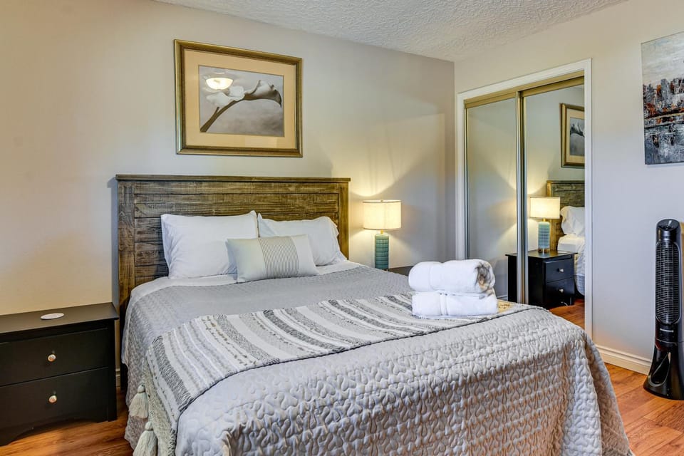 6 Mi to Downtown Vancouver: Peaceful Unit w/ Deck House in Vancouver