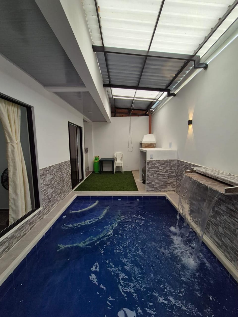 Solarium, Area and facilities, Swimming pool