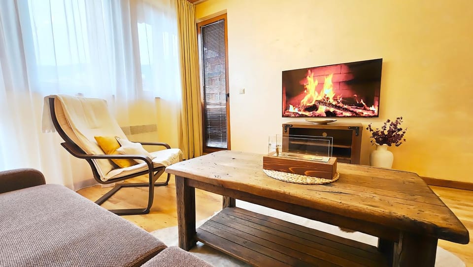 TV and multimedia, Living room, Seating area