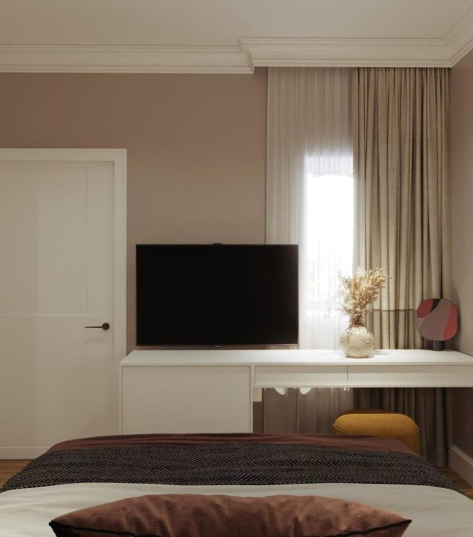 Bed, TV and multimedia, Bedroom