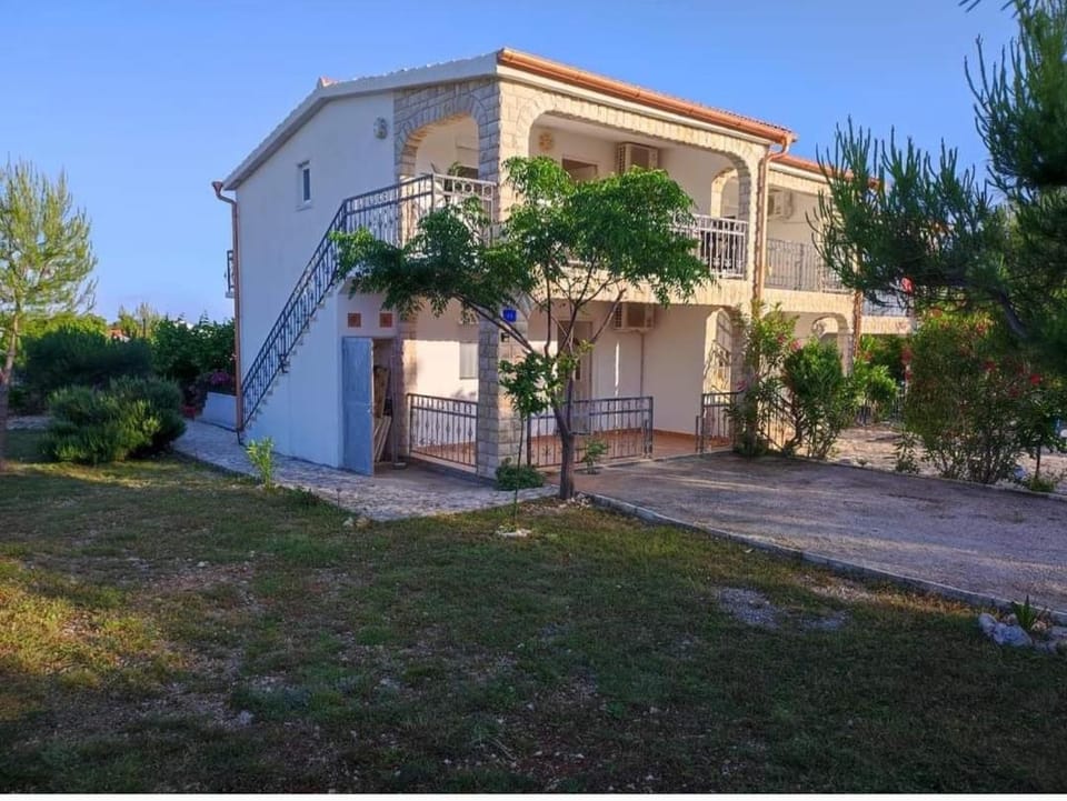 Apartmani Samanta&Amanda, VIR, Apartment in Lika-Senj County