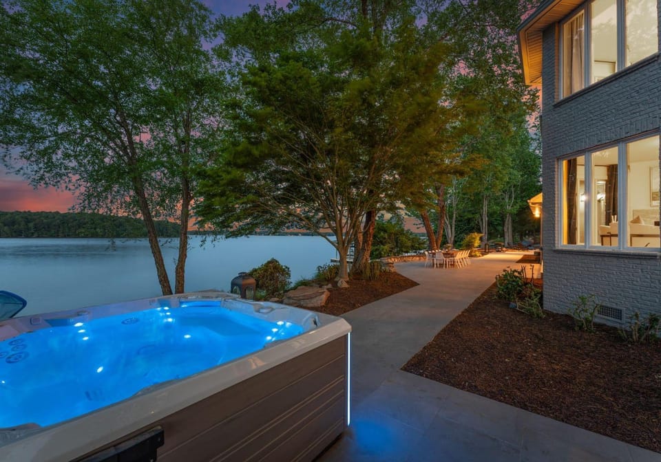 Patio, Lake view