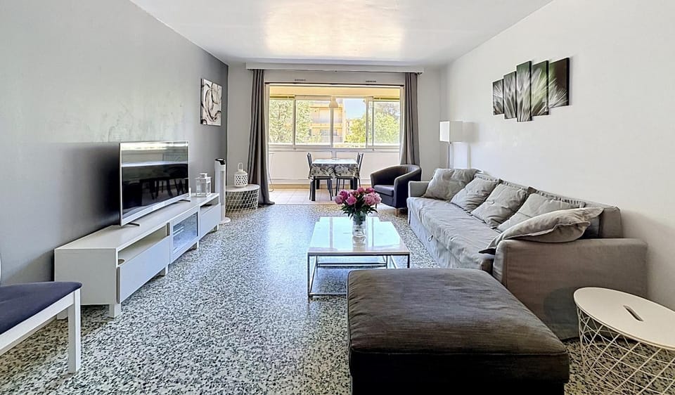 Grand appartement proche mer avec WIFI Apartment in Le Lavandou