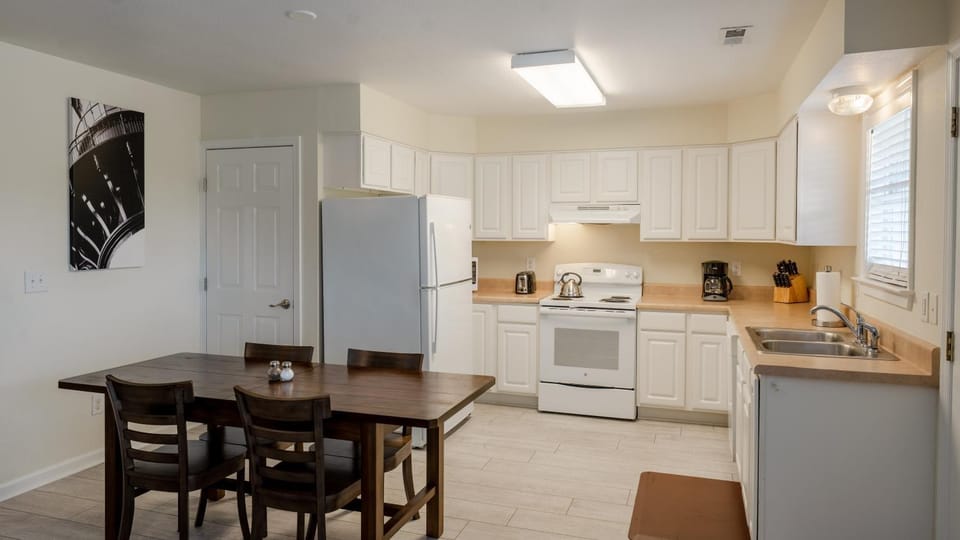 Watermen's Cabana 1B - 2-Bed, 1-Bath Apartment - Walk To BEACH Access & PET Friendly! Apartment in Waves