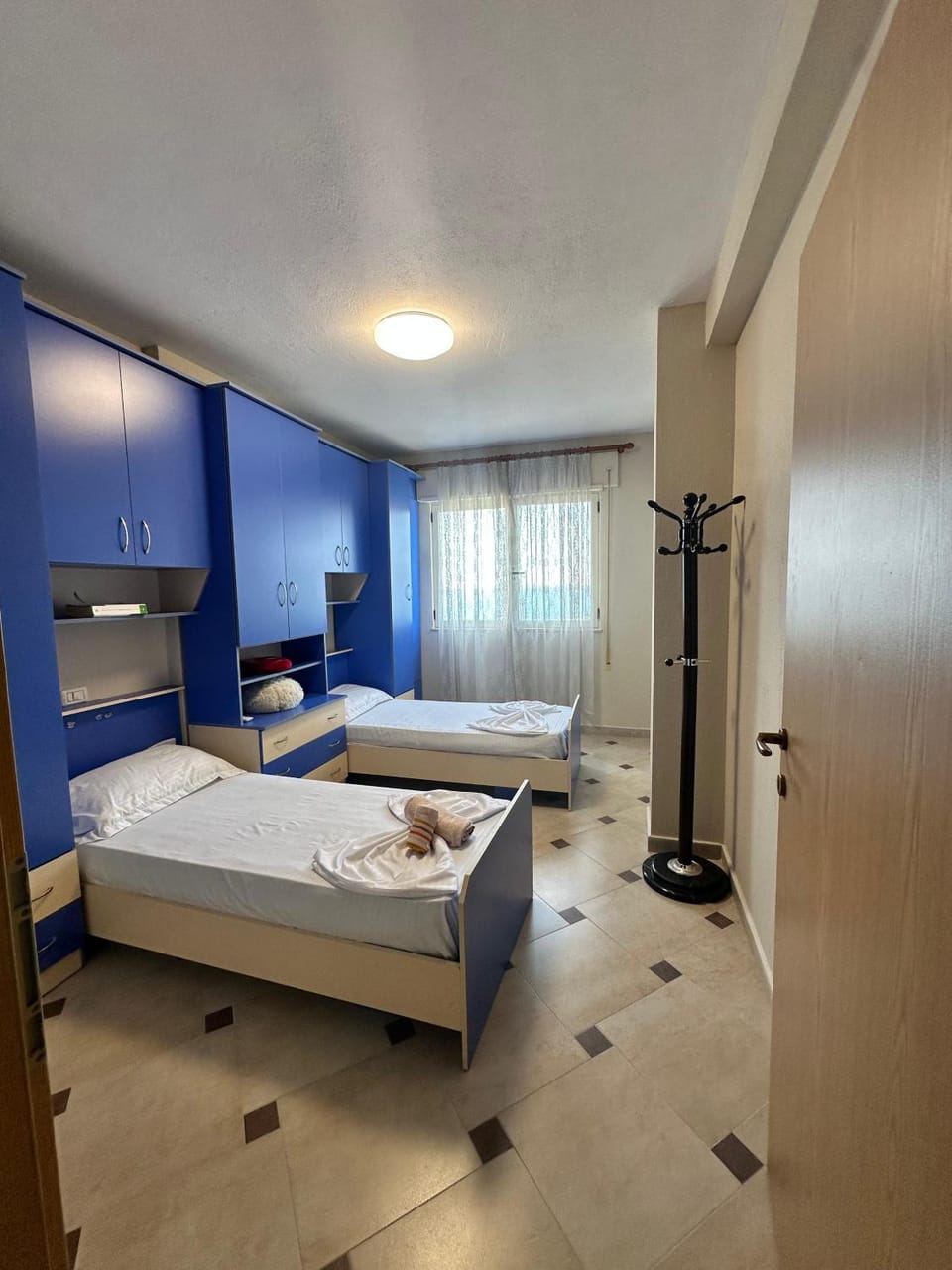 Bed, Bedroom, towels, wardrobe