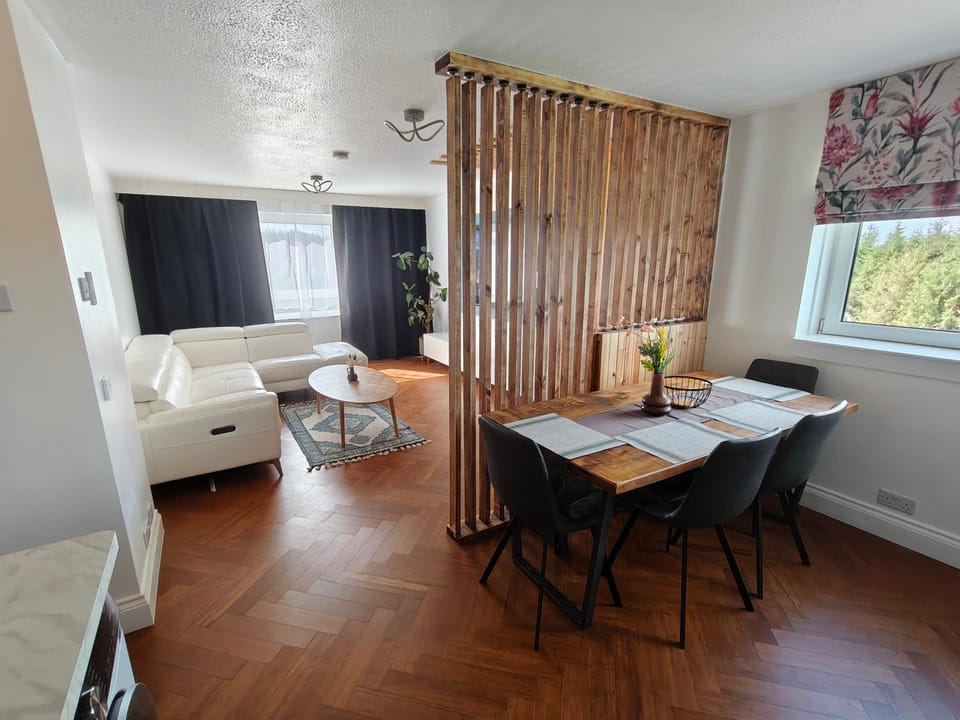 Modern 2 Bed Flat Apartment in East Kilbride