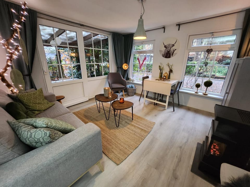 Patio, Living room, Seating area, Dining area