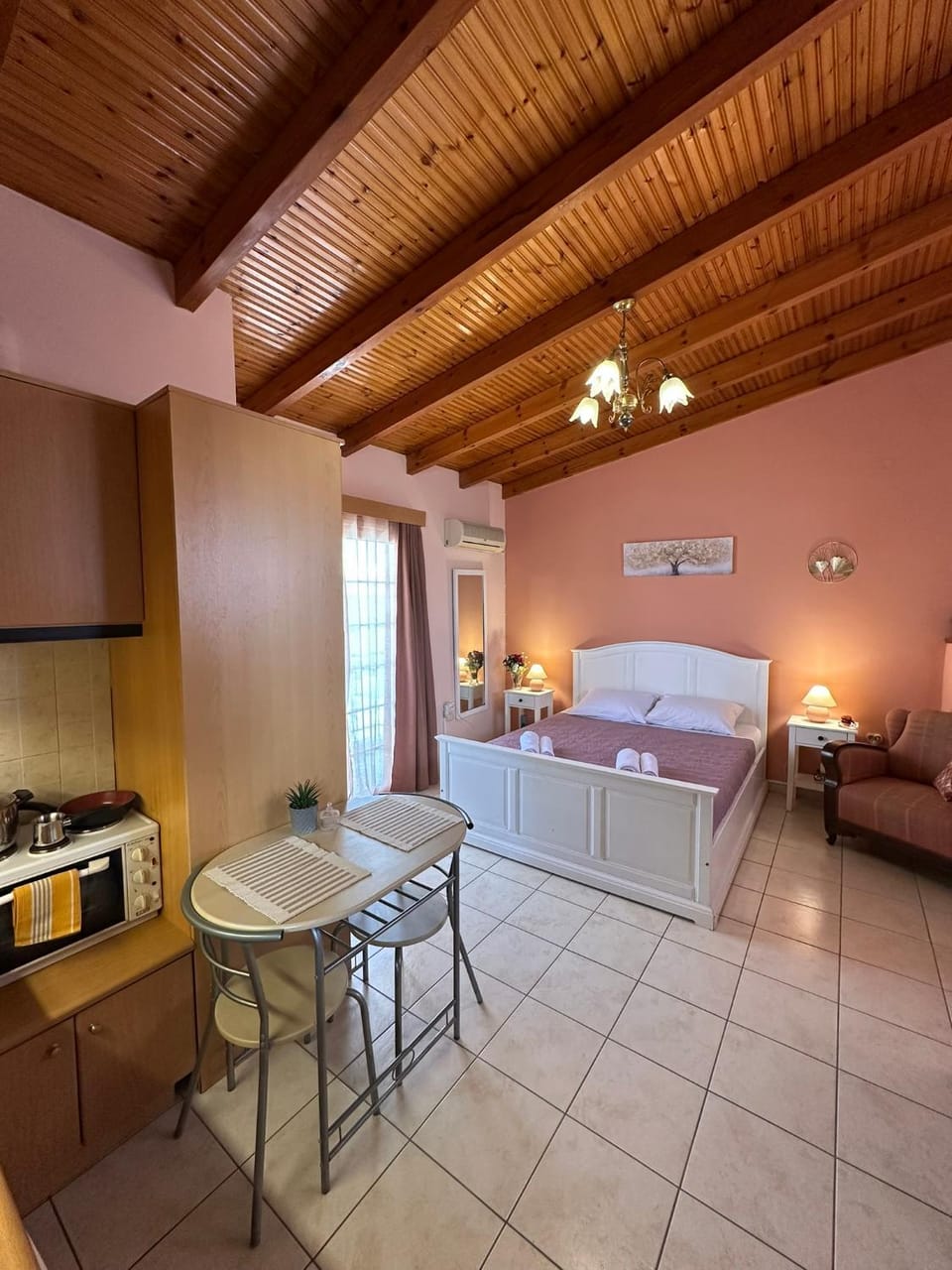 Bed, Dining area