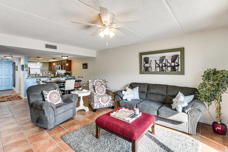 Walk to Ocean: Daytona Beach Shores Condo w/ Pool! House in Daytona Beach Shores
