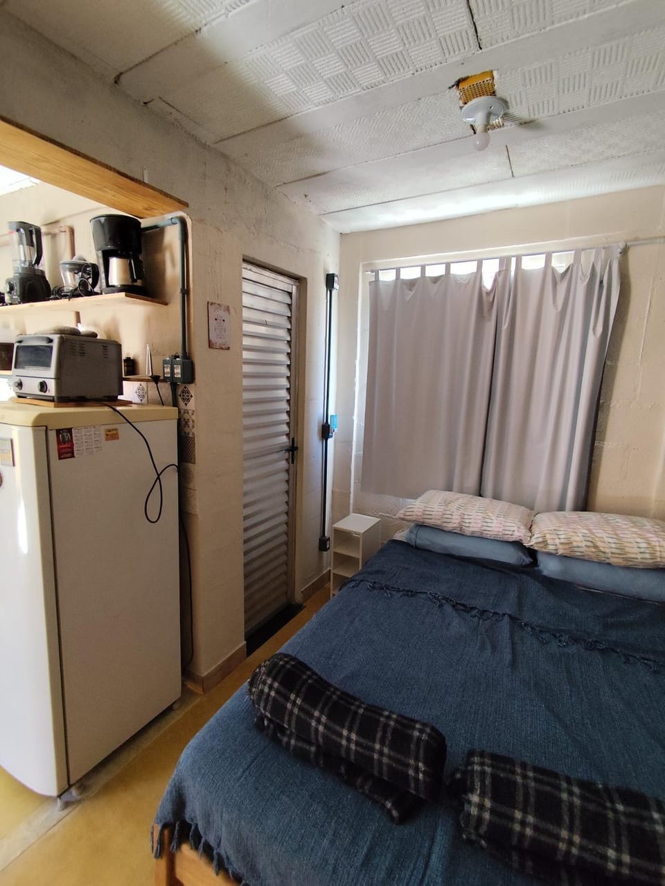 Bed, Kitchen or kitchenette, Photo of the whole room, oven