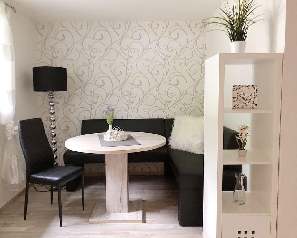 Seating area, Dining area
