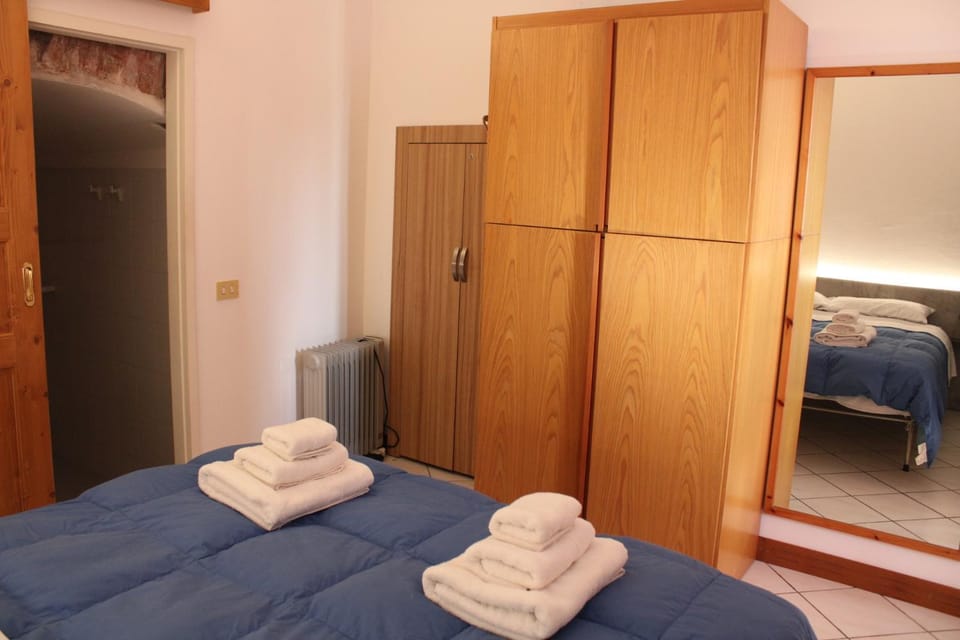 Bedroom, wardrobe