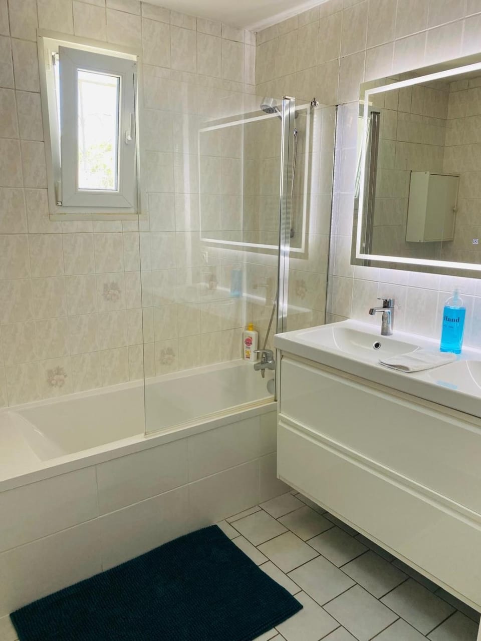 Bathroom, Bath, towels