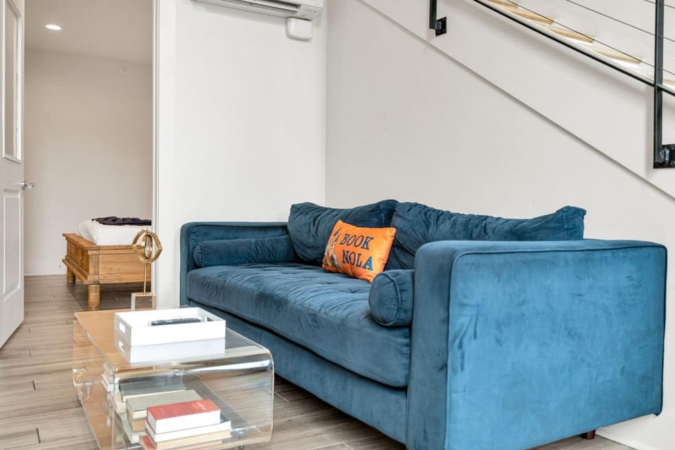 Charming 2BR Loft Steps to Frenchmen & French Q Hotel in Faubourg Marigny