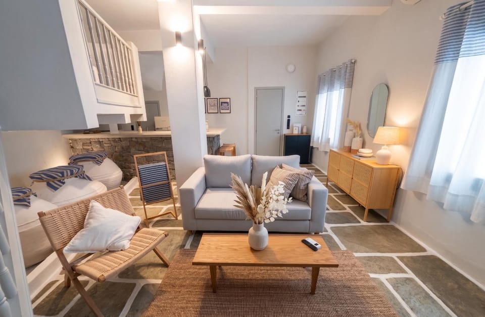 Communal lounge/ TV room, TV and multimedia, Living room, Photo of the whole room, Seating area