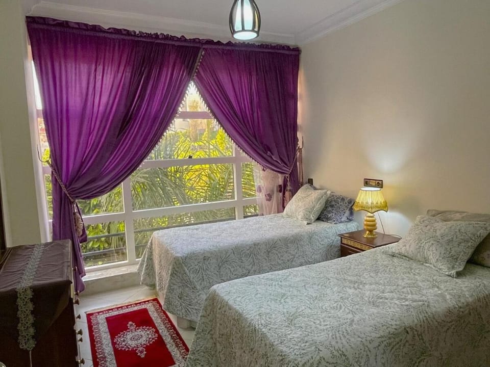 2-Bedroom Apartment with Garden Views, WiFi & Full Kitchen in Gated Complex Apartment in Tangier
