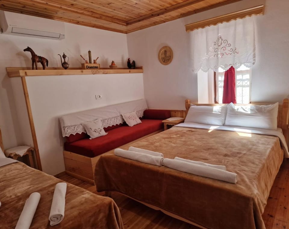 Bed, Bathroom, Photo of the whole room, Bedroom, towels