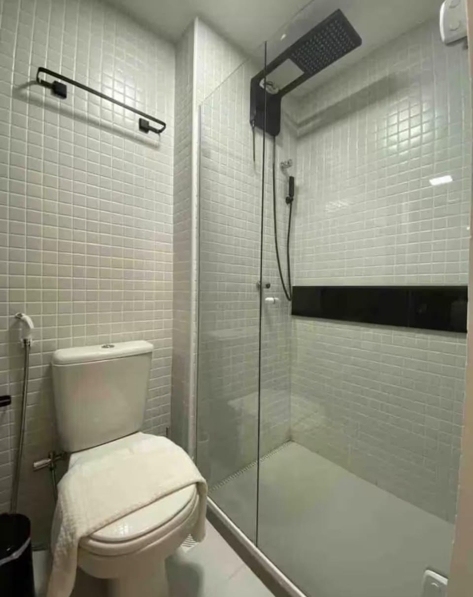 Novo! Apto com Piscina e Vaga ao lado do Farol da Barra em Salvador Apartment in Salvador