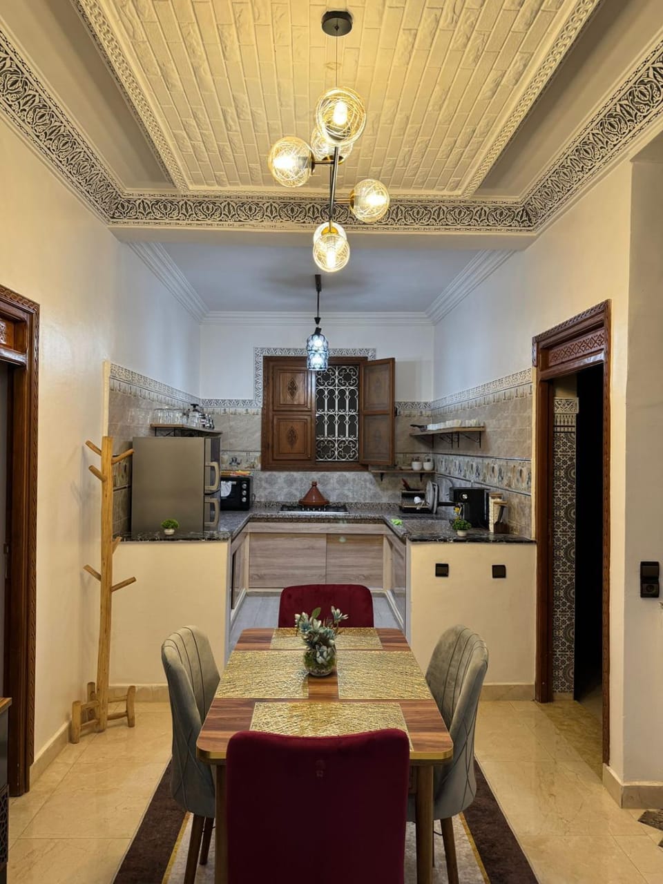Kitchen or kitchenette, Dining area, dishwasher, minibar, pet friendly, stove