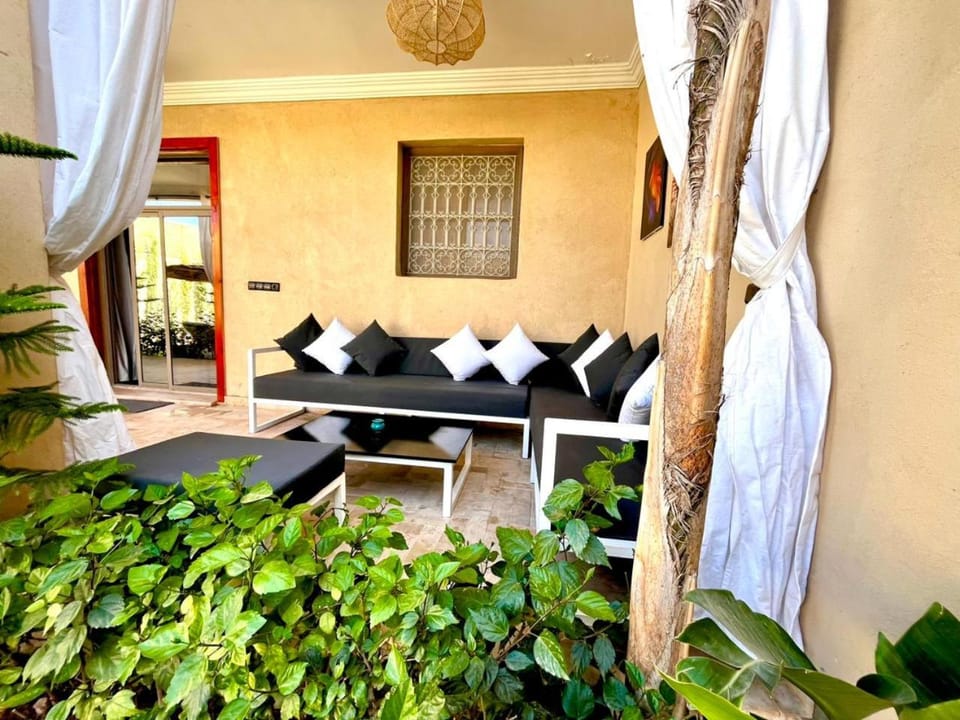 Patio, Day, View (from property/room), Balcony/Terrace, Living room, Garden view