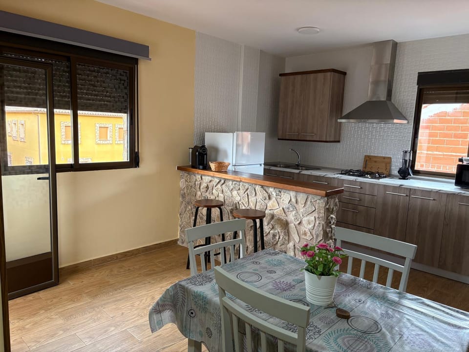 Kitchen or kitchenette, Living room, Seating area, Dining area