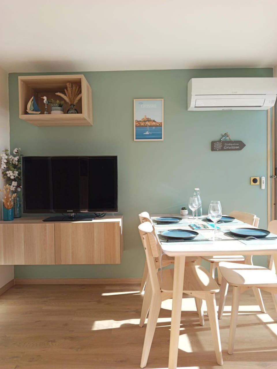 TV and multimedia, Dining area, air conditioner