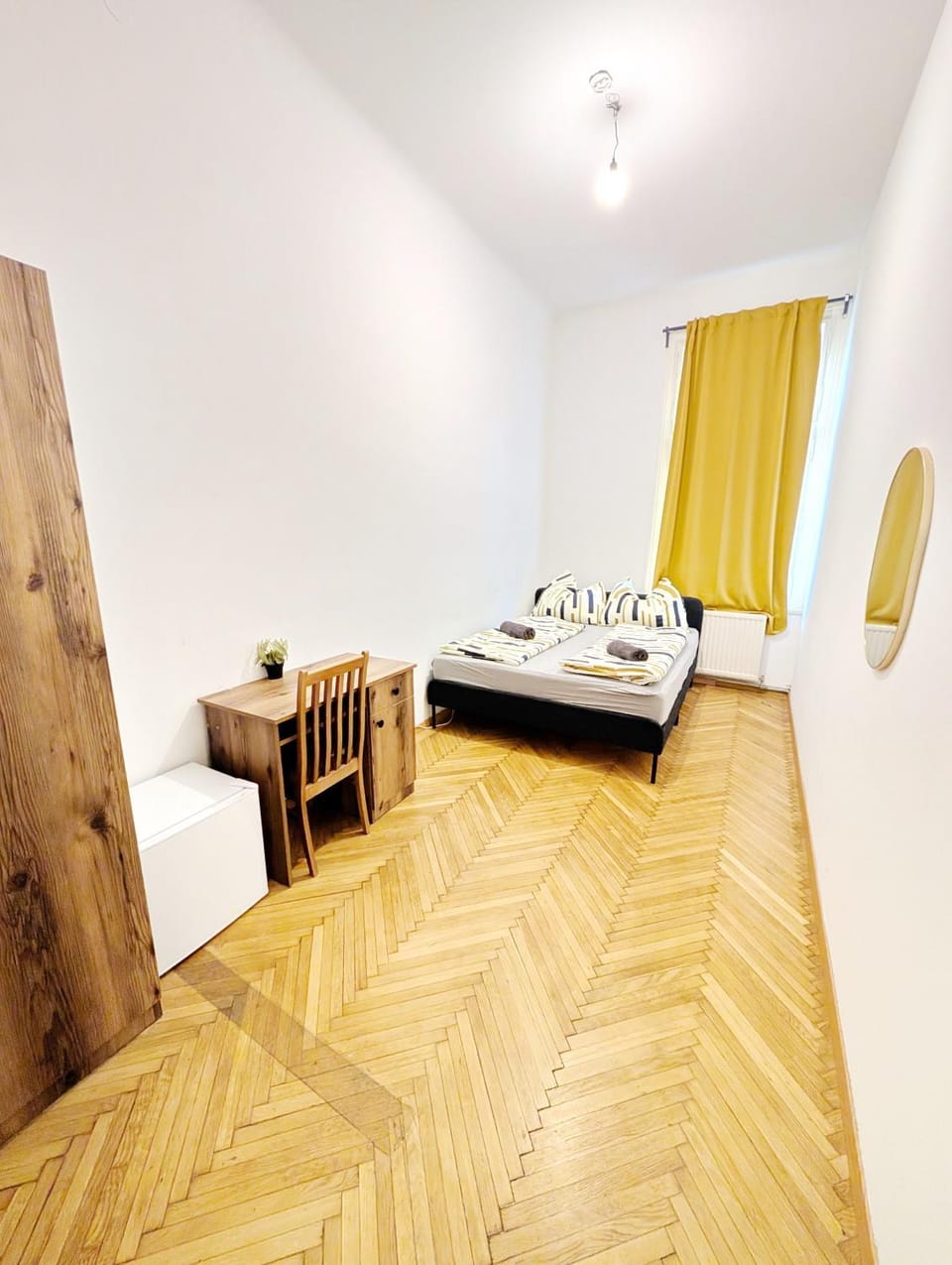 Spacious Rooms - 15 Min from Airport & City Center, 5 Min from Vienna Main-Bus Station EZ7 Vacation rental in Vienna