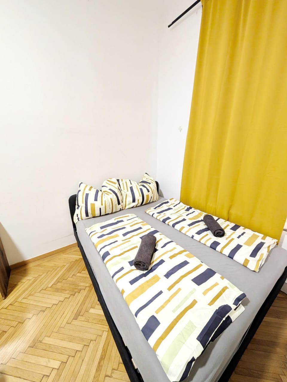 Spacious Rooms - 15 Min from Airport & City Center, 5 Min from Vienna Main-Bus Station EZ7 Vacation rental in Vienna