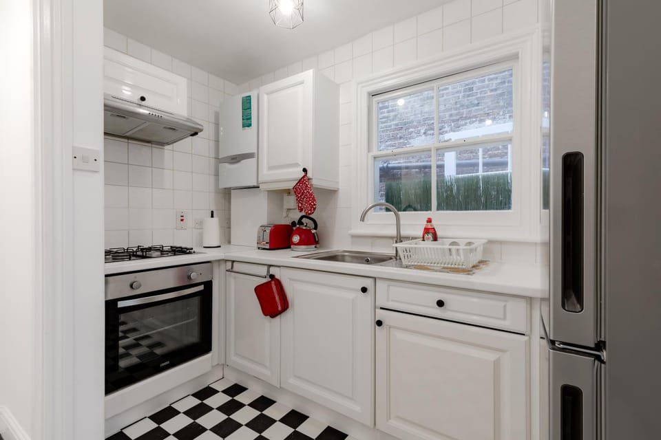Kitchen or kitchenette, oven, stove, washing machine, dryer