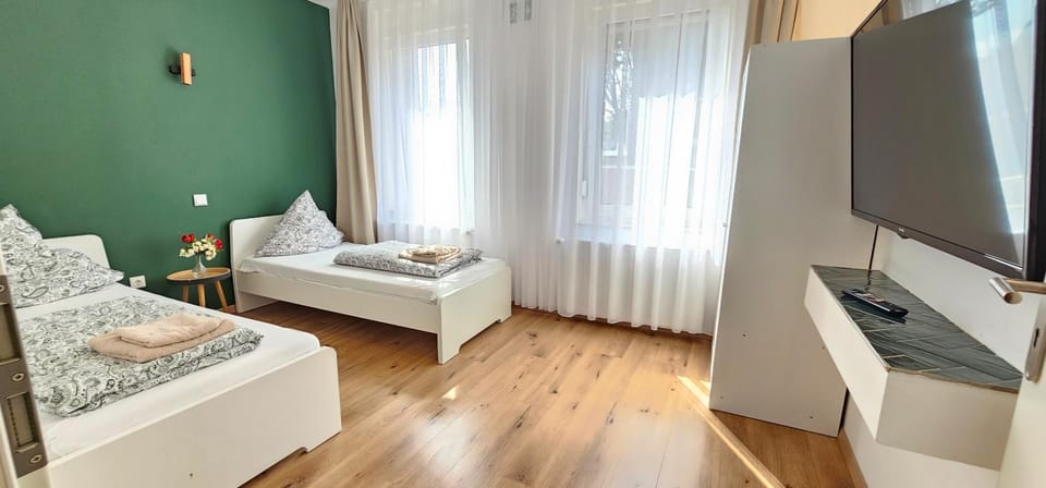 TV and multimedia, Photo of the whole room, Evening entertainment, Bedroom
