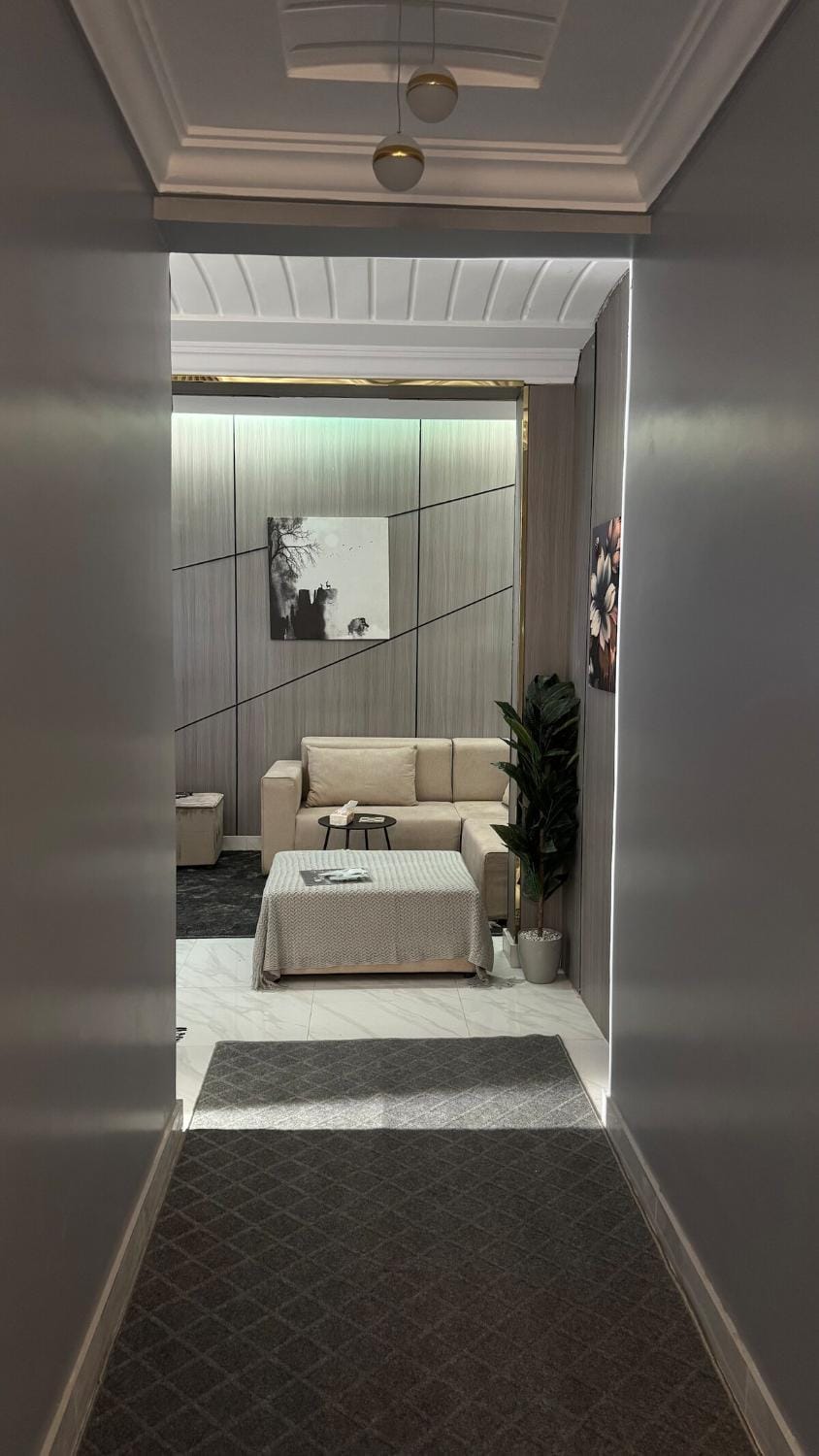 شقه انيقة بغرفه وصاله مدخل خاص Apartment in Saudi Arabia