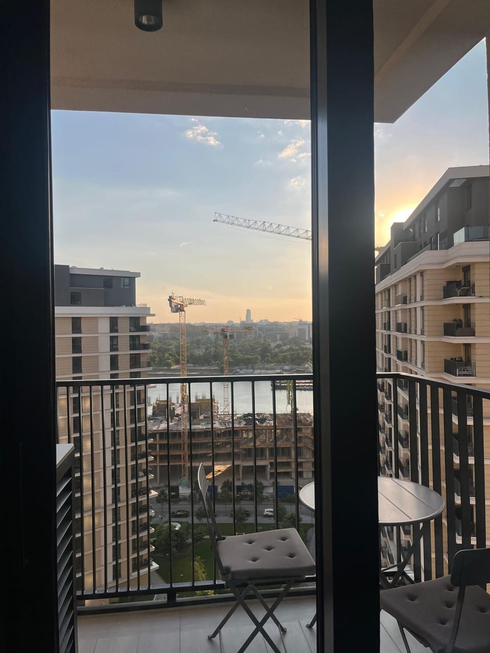 Property building, Balcony/Terrace, Evening entertainment, River view