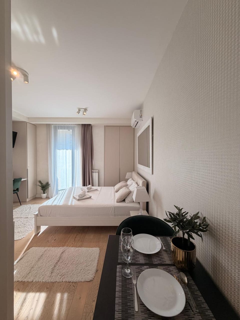 Bed, Photo of the whole room, Bedroom