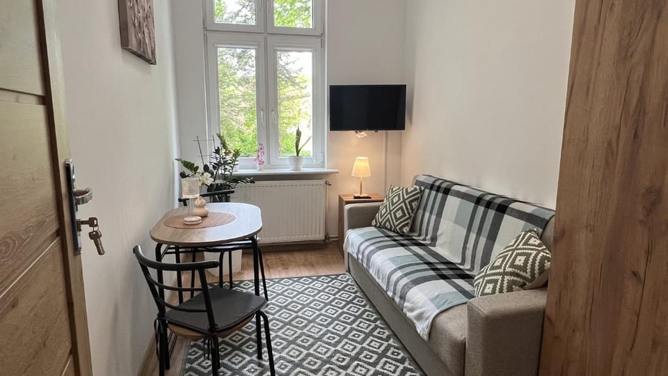 Bed, TV and multimedia, towels, wardrobe