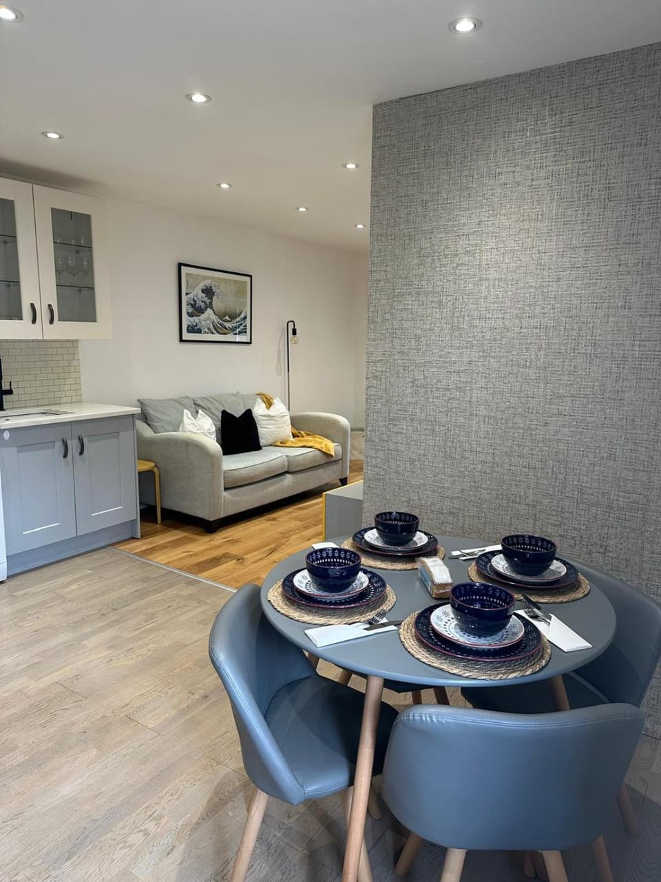 Kitchen or kitchenette, Living room, Seating area, Dining area