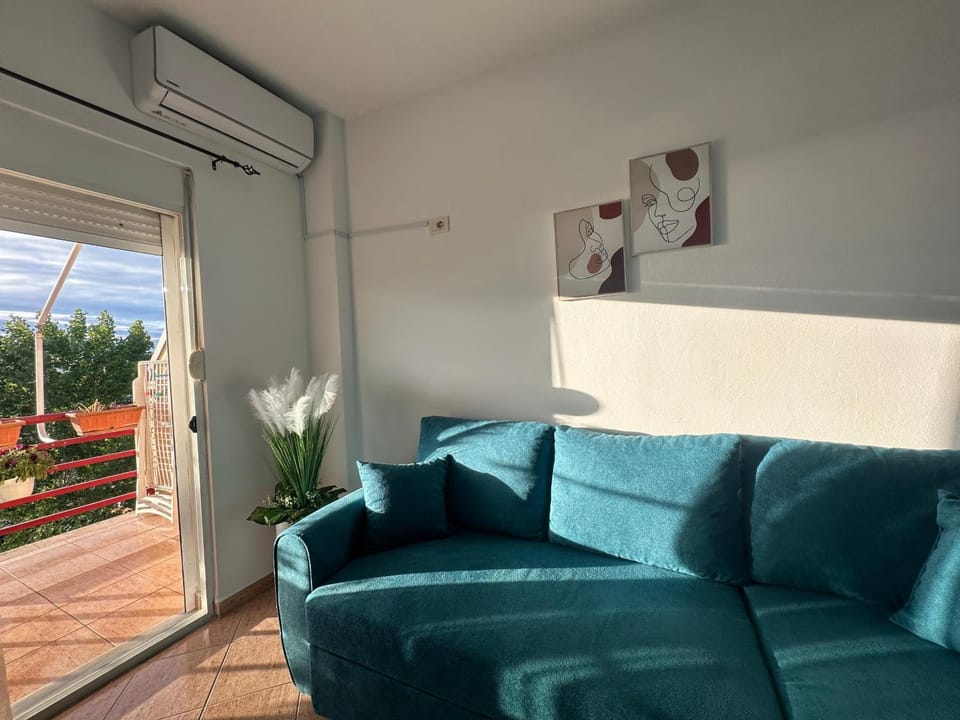 View (from property/room), Balcony/Terrace, Living room