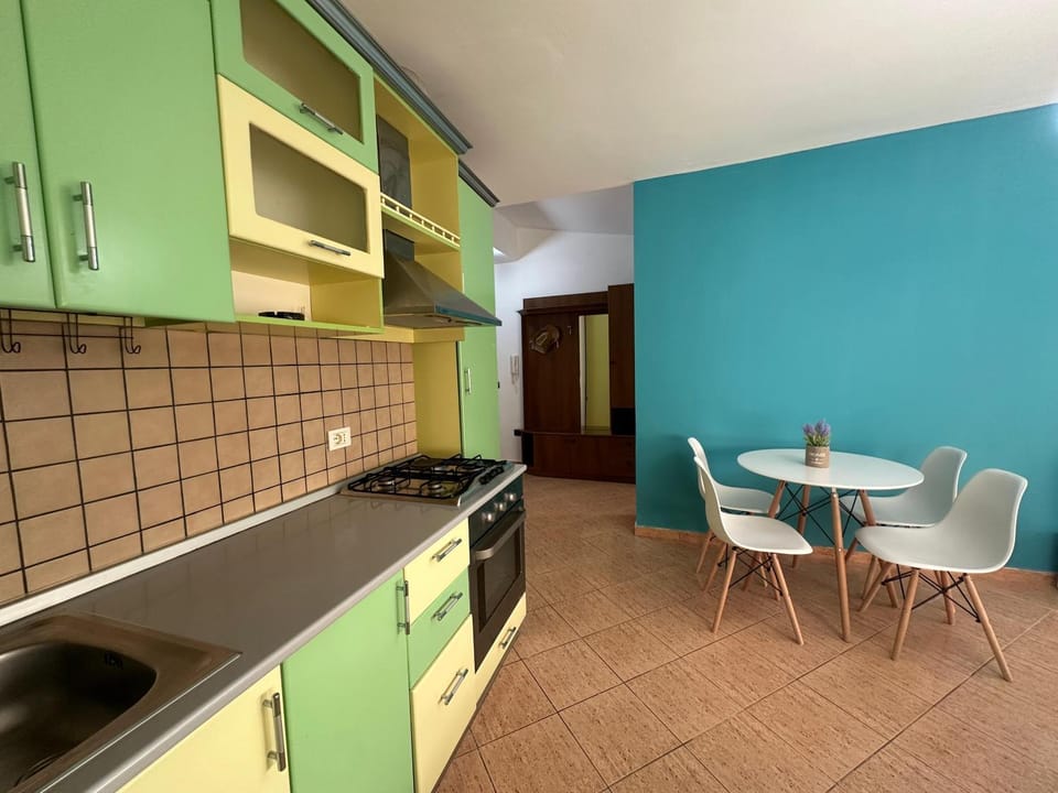 Kitchen or kitchenette, pet friendly, stove