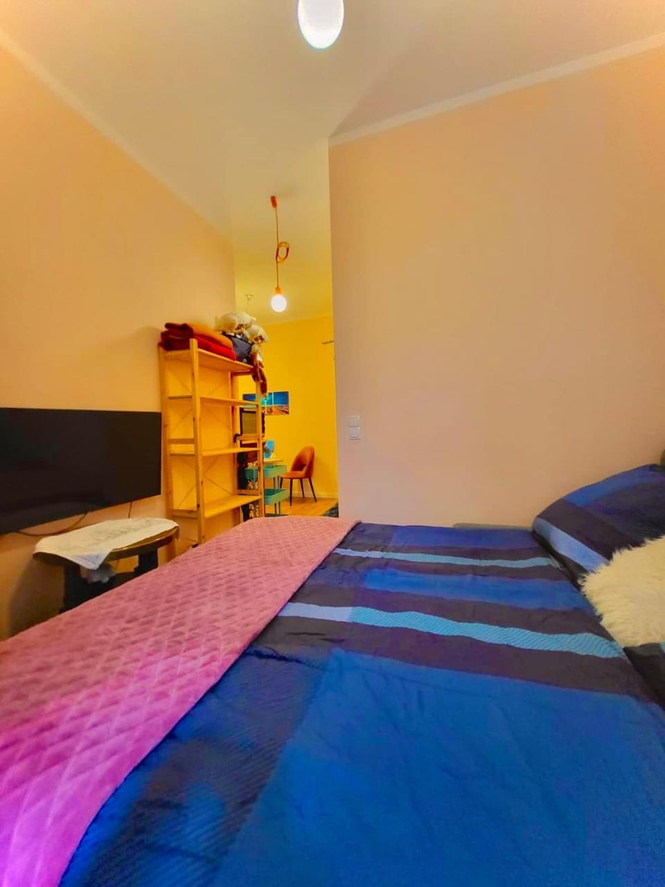 Bed, TV and multimedia, Evening entertainment, Bedroom, Family, internet