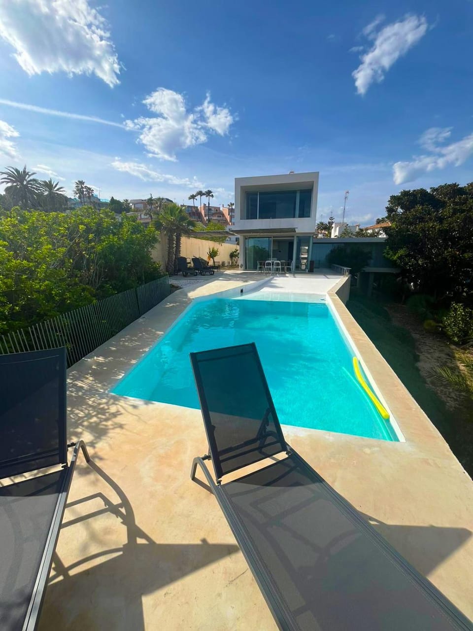 Property building, Day, BBQ facilities, Beach, Pool view, Swimming pool, Family, sunbed