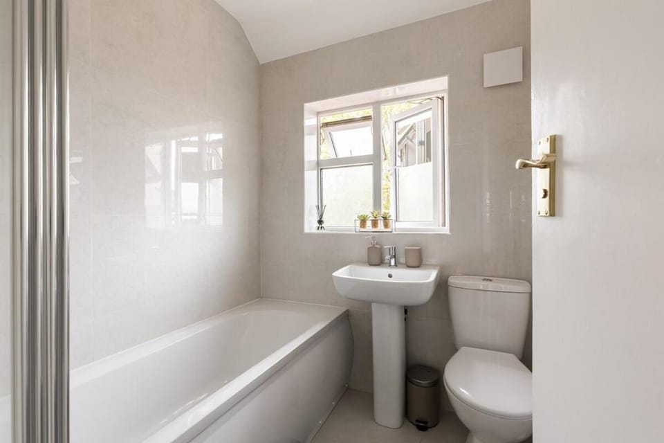 Spacious London Oasis House in Sidcup