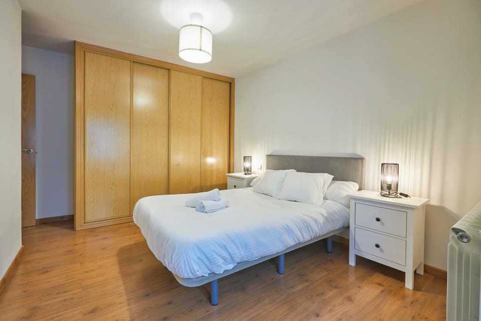 Bed, Photo of the whole room, Bedroom, wardrobe