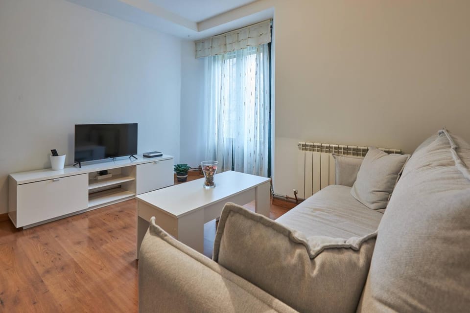 TV and multimedia, Living room, Photo of the whole room, Seating area