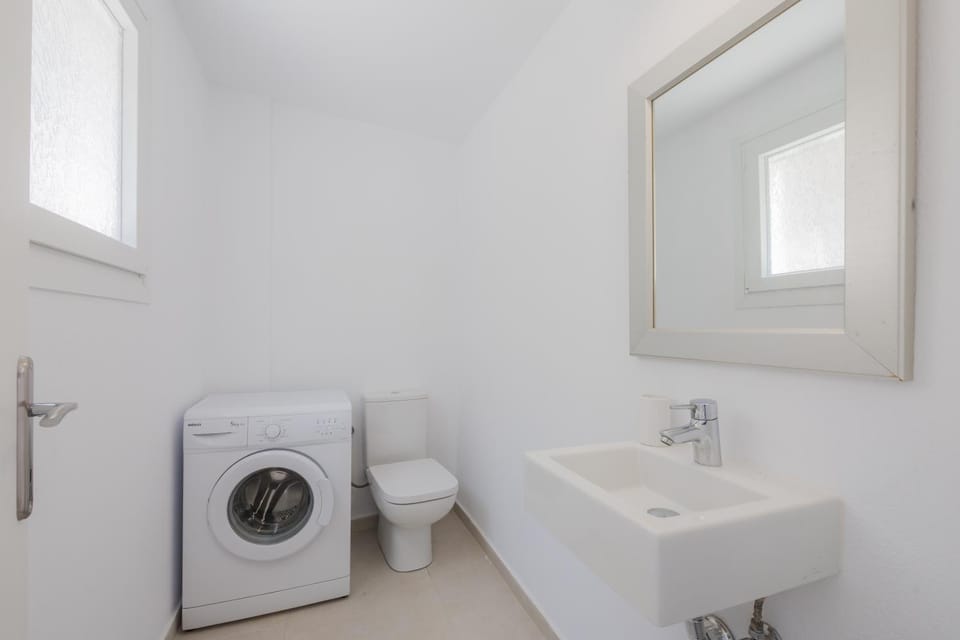 Bathroom, washing machine